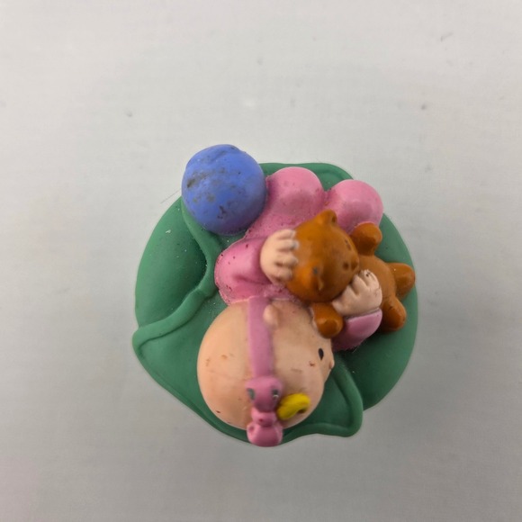 Fisher Price Little People House BABY Girl Ashley Green Bassinet Teddy Bear 2001 - Picture 5 of 6